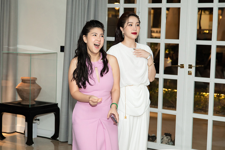 'Bà hoàng phòng vé' Kim Thư trẻ trung bên 2 con trai - 5