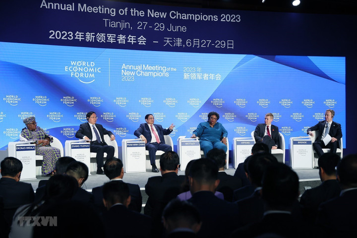 Hình ảnh Thủ tướng Phạm Minh Chính phát biểu tại phiên toàn thể.