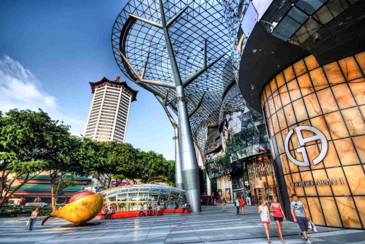Con phố mua sắm hoa lệ Orchard được Chính phủ Singapore chi hàng trăm triệu đô la hồi sinh thành những phân khu đặc biệt, mang nhiều yếu tố trải nghiệm về văn hóa, nghệ thuật, giải trí, ẩm thực.