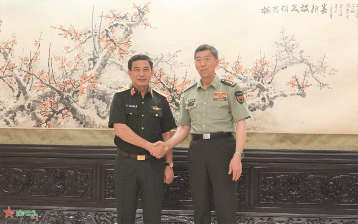 Bộ trưởng Phan Văn Giang và Bộ trưởng Lý Thượng Phúc.