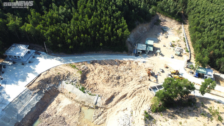 Một số hạng mục trong dự án của Công ty CP Tingco Bình Định đã và đang thi công dù chưa có phép.