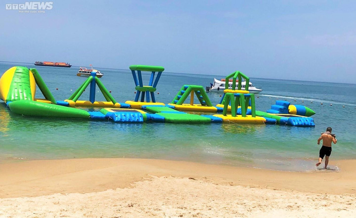 Việc nhà phao liên hoàn bị cấm hoạt động khiến chị Đông cùng các hộ dân góp vốn đầu tư đang đứng ngồi không yên.