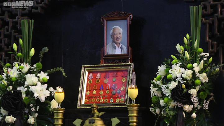 Nguyên Bí thư Trung ương Đảng, nguyên Phó Thủ tướng Vũ Khoan từ trần ngày 21/6 tại Bệnh viên Trung ương Quân đội 108 sau thời gian lâm bệnh.