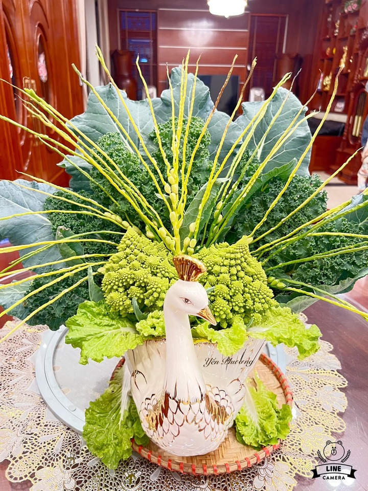 Ngắm những 'bông hoa' độc lạ được xếp bằng rau trong vườn của mẹ Quảng Ninh - 2