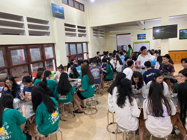 Thầy cô vùng cao xin gạo, thịt nấu cháo đêm tiếp sức cho trò thi tốt nghiệp - 5