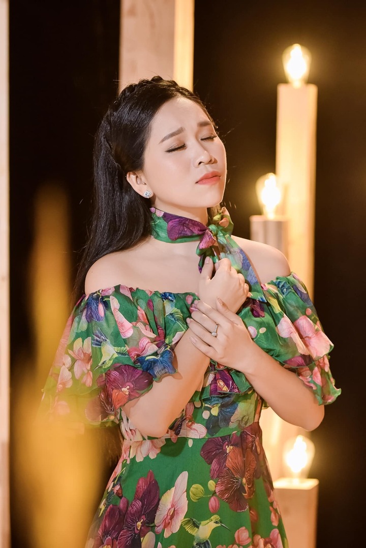 Hồng Phượng tiết lộ cô bị stress, sụt cân sau ồn ào.