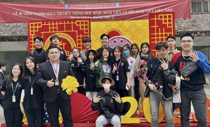 Sinh viên tích cực tham gia các phong trào văn nghệ, thể dục thể thao… trong Khoa và trường.