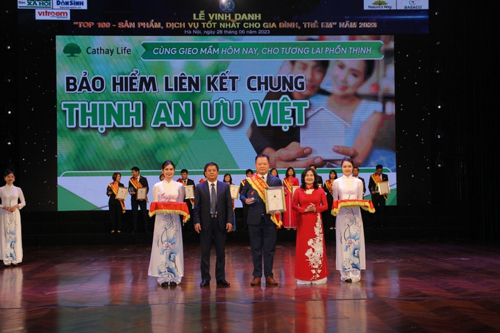 Cathay Life Việt Nam tại chương trình Top 100 Sản phẩm, dịch vụ tốt nhất cho gia đình, trẻ em.