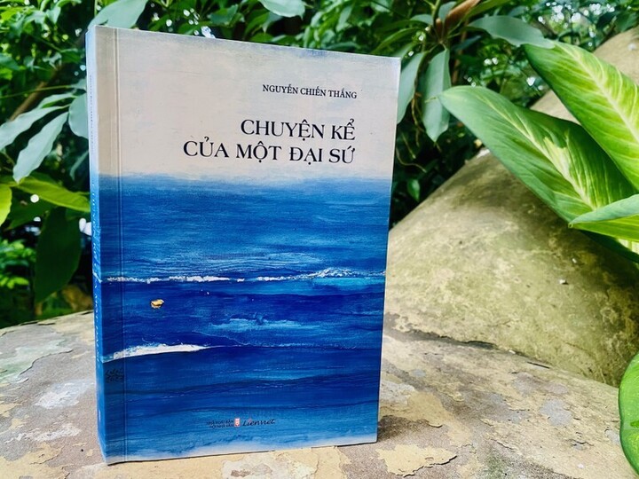 "Chuyện kể của một Đại sứ" của nhà văn Nguyễn Chiến Thắng.