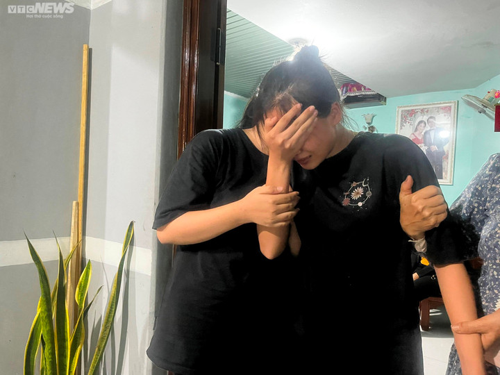 Con gái của anh Khánh khóc nghẹn từ khi nghe tin dữ.