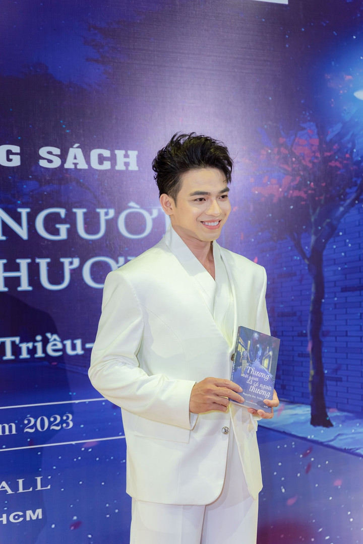 MC Hải Triều phát hành sách đánh dấu cột mốc 7 năm làm nghề.