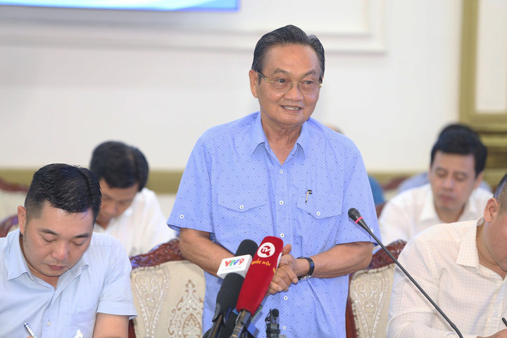 TS Trần Du Lịch phát biểu tại phiên họp.