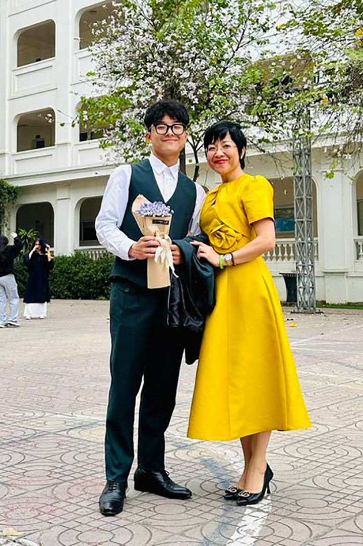 Phản ứng của MC Thảo Vân khi con trai dự đoán thi tốt nghiệp THPT toàn điểm 5 - 2