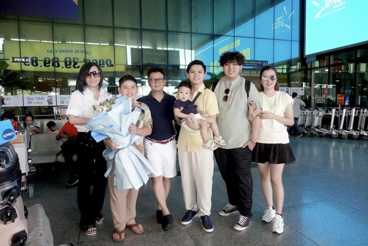 Trizzie Phương Trinh và ba con gặp gỡ gia đình mới của Bằng Kiều - Ảnh 1.