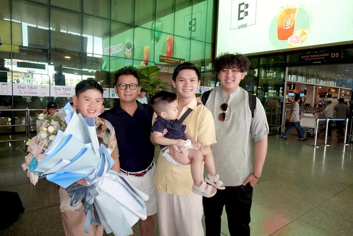 Bằng Kiều và 4 con trai.