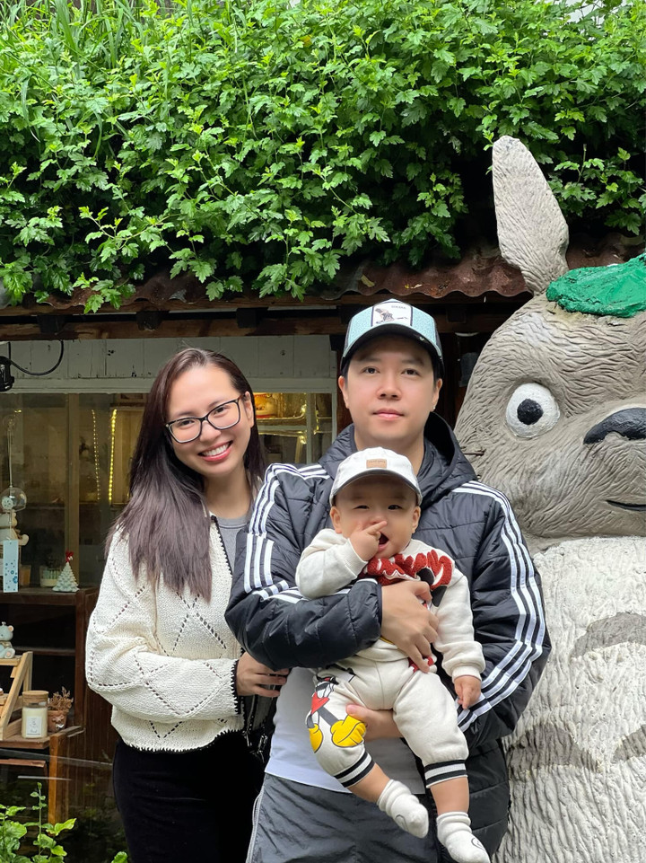 Ca sĩ Lê Hiếu đưa vợ con đi du lịch Đà Lạt.