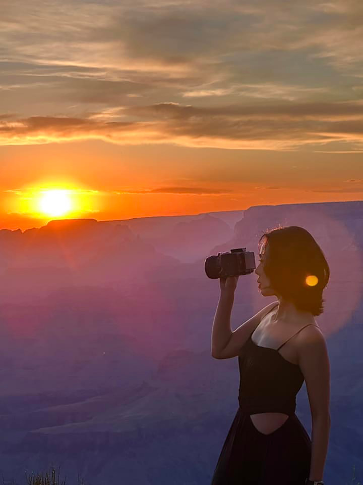 "Thế giới quá rộng lớn, chúng ta thật nhỏ bé, không định hướng đúng thì sẽ lạc đường", Lệ Quyên triết lý.