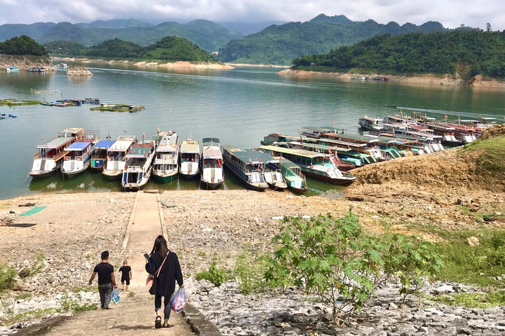 Bến cảng du lịch Thung Nai. (Ảnh: Báo Hòa Bình).