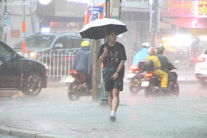 Tây Nguyên và Nam Bộ tiếp diễn mưa rào và dông lúc chiều tối. (Ảnh minh hoạ: Nga Nguyễn)