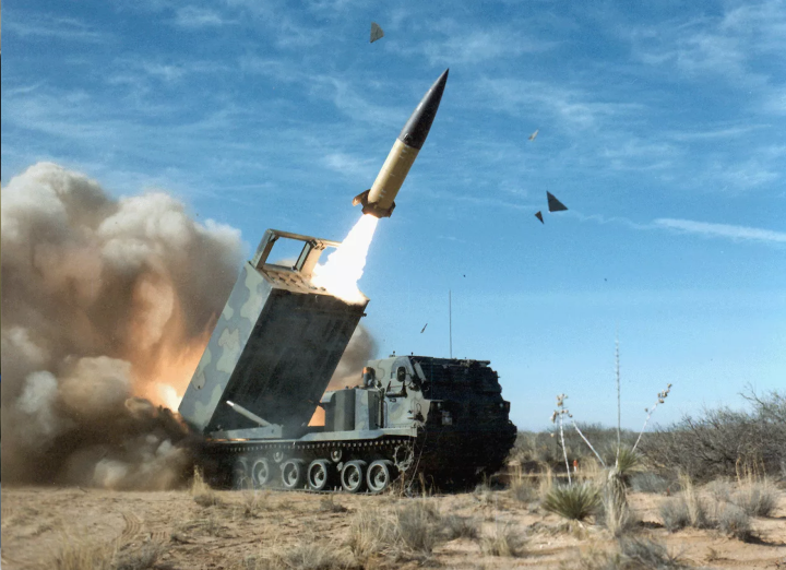 Mỹ đang xem xét chuyển tên lửa tầm xa ATACMS tới Ukraine. (Ảnh: US Army)
