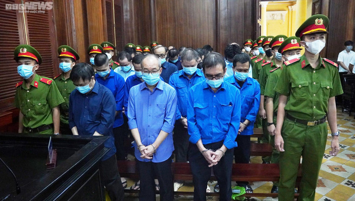 Các bị cáo tại phiên toà. (Ảnh: Hoàng Thọ)