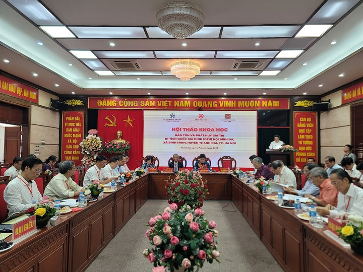 Toàn cảnh hội thảo khoa học Bảo tồn và phát huy giá trị di tích Đình (Đền) Nội Bình Đà.