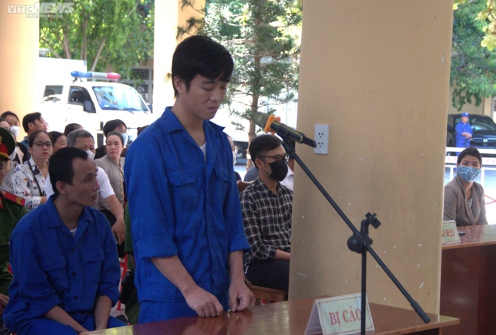 Lê Phú Cao tại phiên xét xử lưu động.