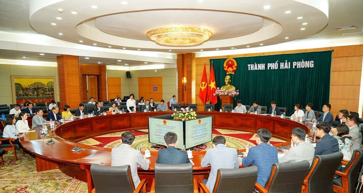 Toàn cảnh buổi làm việc.