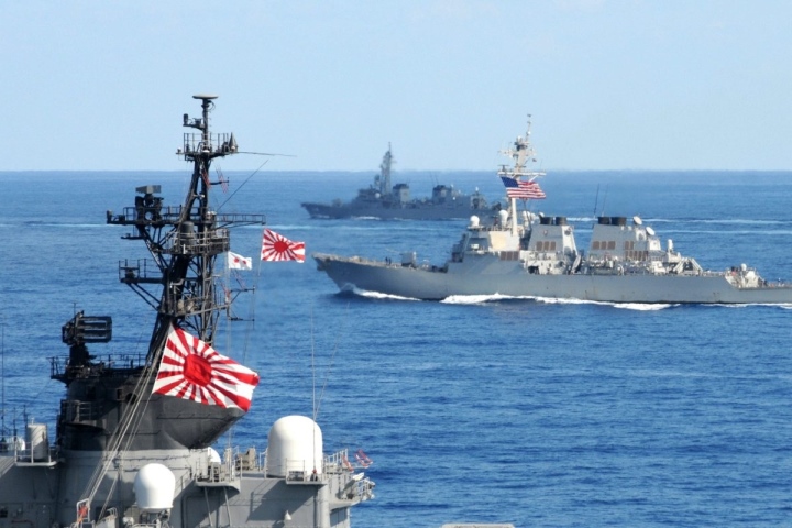 Hải quân Nhật Bản trong một cuộc tập trận với hải quân Mỹ.