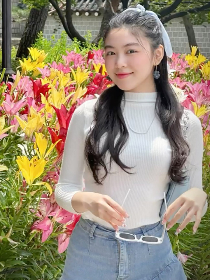 Sao Việt 2/7: Lý Hùng phong độ bên mẹ, con gái Quyền Linh đẹp như người mẫu - 1