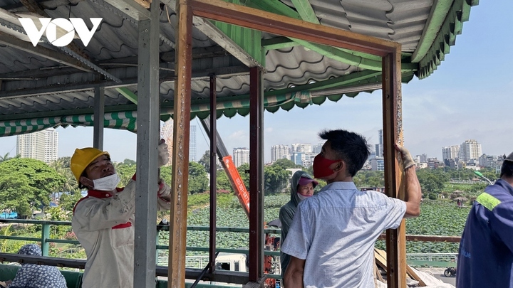 Trao đổi với phóng viên tại hiện trường tháo dỡ, đại diện đơn vị tháo dỡ cho biết, so với tàu Taboo tháo dỡ trước đó, việc tháo dỡ tàu Potomac dễ dàng hơn do vật liệu trên tàu chủ yếu là khung kính, vách gỗ... "Quy trình chúng tôi sẽ tháo dỡ phần sàn, mái, vách sau đó mới tới các phần như thành tàu có kết cấu vững chắc. Công việc dự kiến cố gắng hoàn thành trong 2 tuần.