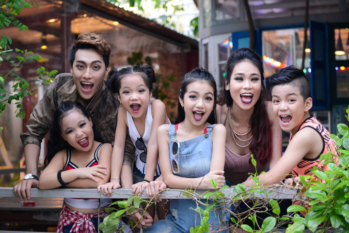 Biên đạo múa Đình Lộc - Xuân Thảo và đội Hồng Hạc.