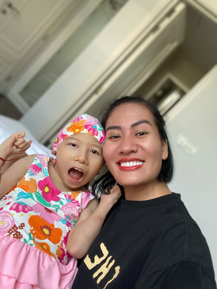 Minh Cúc và con gái - Tú Minh.