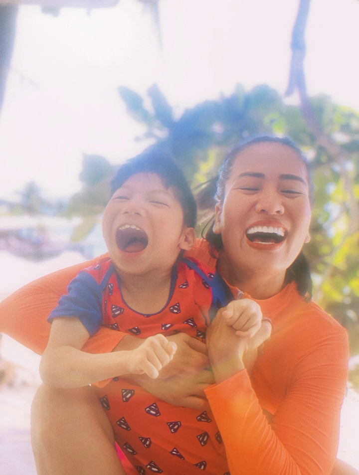 Nụ cười hạnh phúc của Minh Cúc và con gái trong chuyến đi.