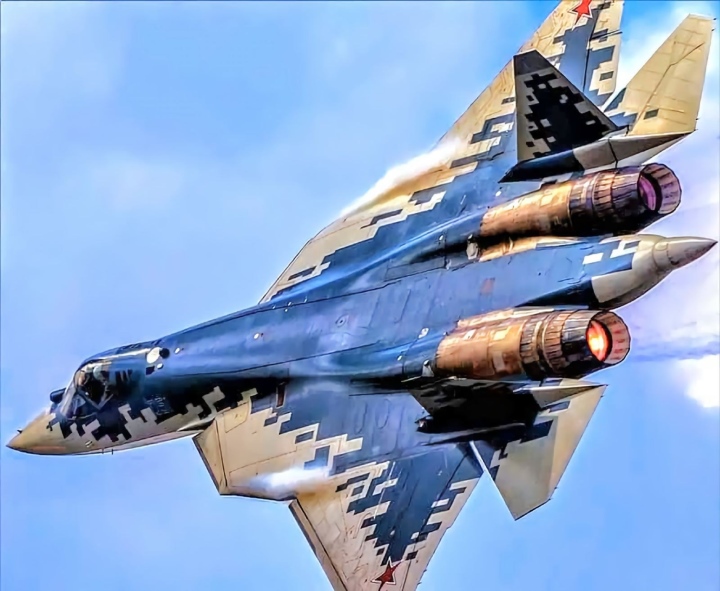 Tiêm kích Su-57.