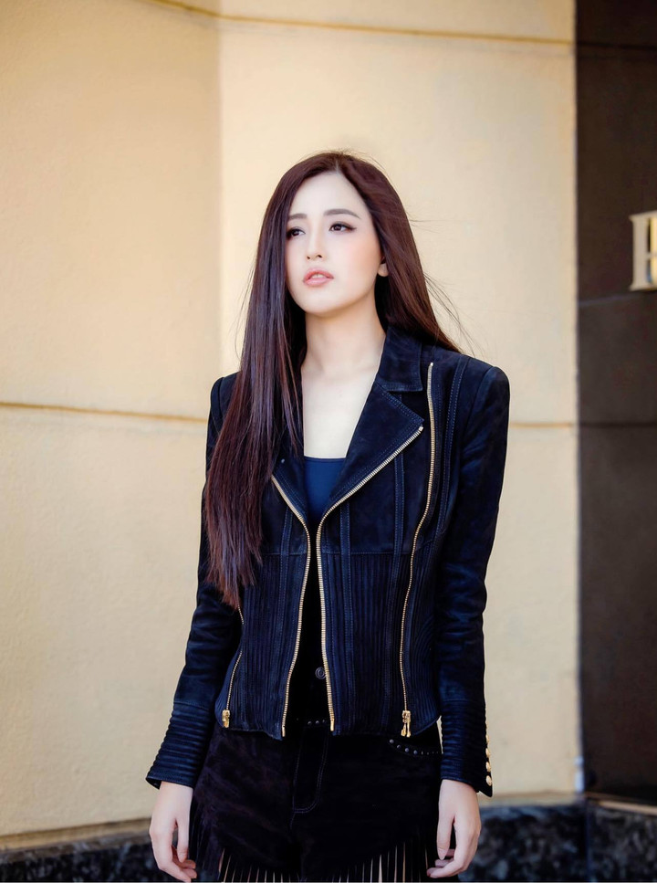 Hoa hậu Mai Phương Thuý khoa ảnh mới xinh đẹp với dàn da trắng mịn màng.