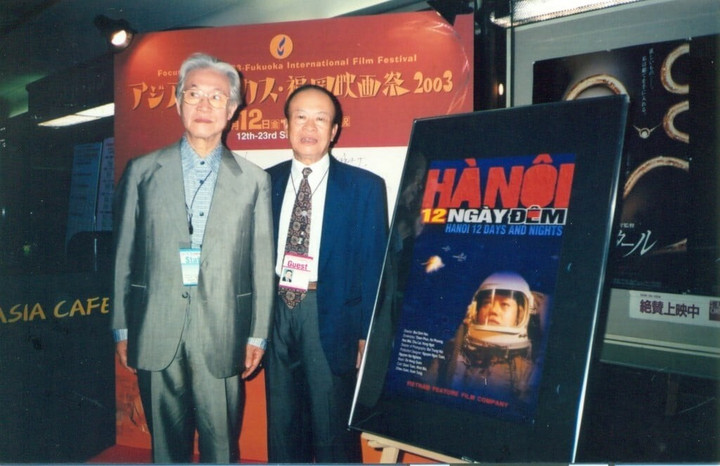 NSND Bùi Đình Hạc (phải) tại Liên hoan phim Quốc tế Fukuoka (Nhật Bản)