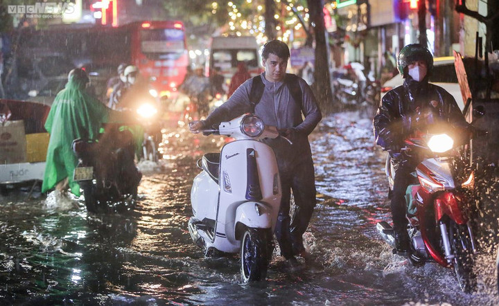 Từ chiều 4/7 đến sáng 5/7, Bắc Bộ mưa rào và dông, cục bộ mưa vừa, mưa to. (Ảnh minh hoạ: Ngô Nhung)