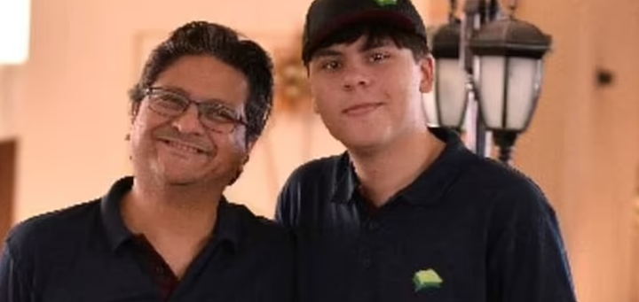 Hai cha con tỉ phú Dawood.