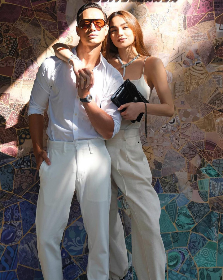 Vợ chồng Hồ Ngọc Hà, Kim Lý diện đồ đồng điệu sánh đôi tại trong sự kiện tại Bali (Indonesia).