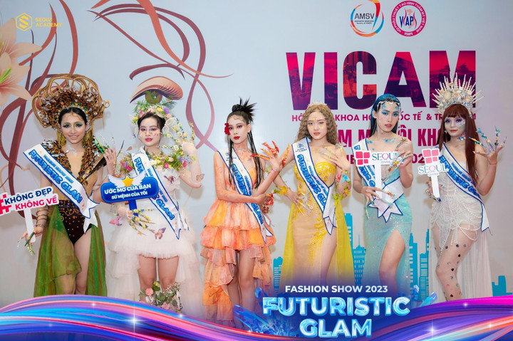 Tiết mục Fashion Show của Seoul Academy được trình diễn tại VICAM 2023.