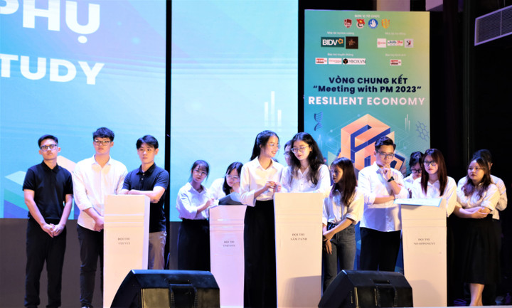 Tối 2/7, Khoa Kinh tế Chính trị, trường Đại học Kinh tế, Đại học Quốc gia Hà Nội đã tổ chức vòng chung kết cuộc thi Meeting with PM 2023.