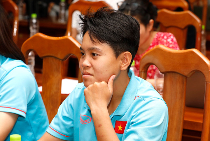 Tiền vệ Ngân Thị Vạn Sự tiết lộ rằng cô đã giật mình trước khi kiến tạo cho Thanh Nhã ghi bàn. Chính Thanh Nhã là người hét lớn trên sân để Vạn Sự nhận ra mình đang ở vị trí thuận lợi.