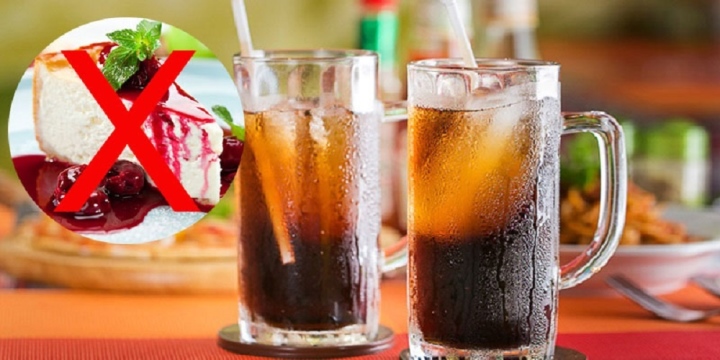 Coca Cola kết hợp với bánh ngọt có thể làm tăng đường huyết đến ngưỡng nguy hiểm.