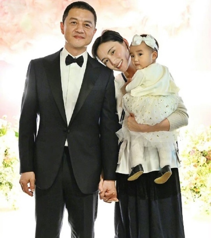 Cuộc sống hiện tại của Lý Á Bằng khó khăn do gánh khoản nợ khổng lồ. Ảnh: Sohu.