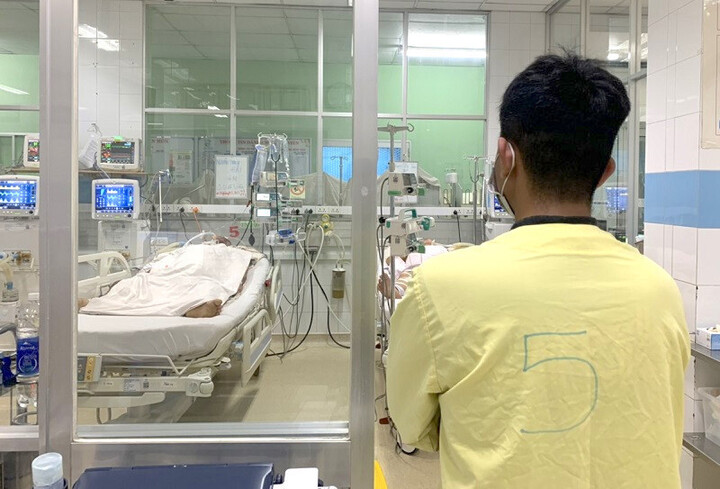 Bệnh nhân đang được điều trị tích cực tại Bệnh viện Bệnh Nhiệt đới TP.HCM. (Ảnh: BVCC)