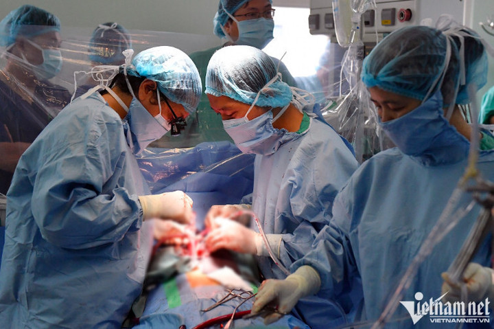 Với Thông tư 14, các bác sĩ sẽ được dùng thiết bị theo nhu cầu khám chữa bệnh. (Ảnh: Hoàng Hà)