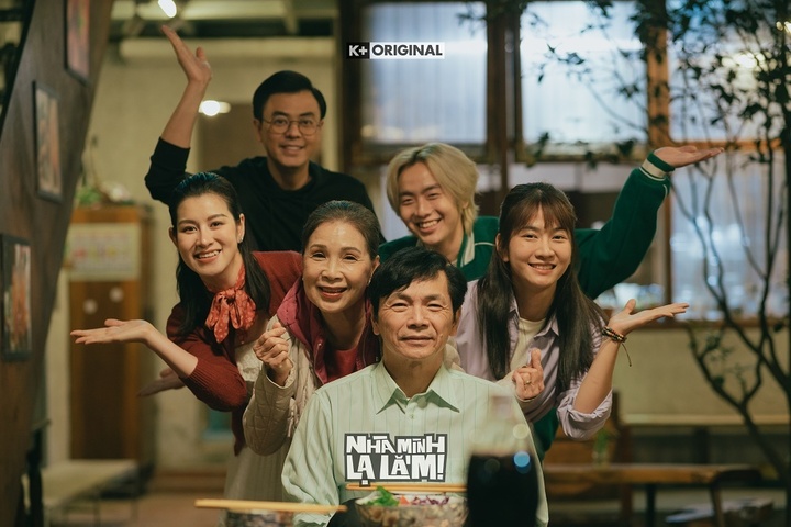 Dàn diễn viên phim "Nhà mình lạ lắm".