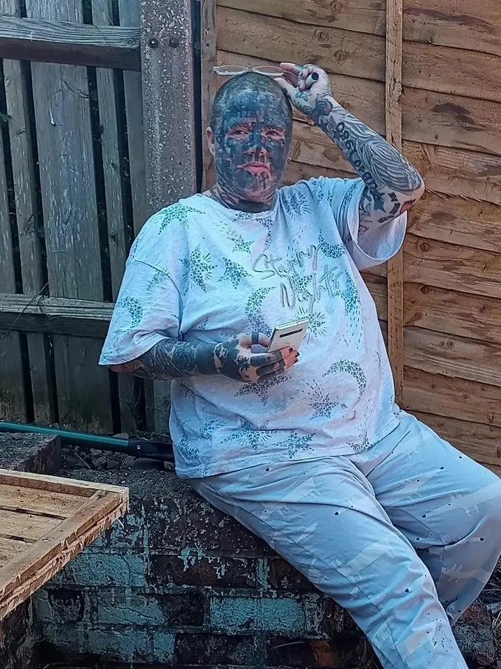 Có 800 hình xăm trên cơ thể, bà mẹ 2 con không xin nổi việc làm dù là dọn vệ sinh - 4