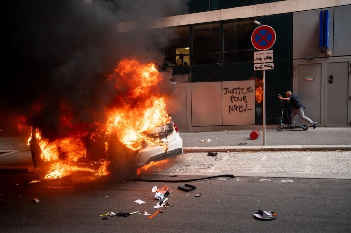 Bạo loạn diễn ra nhiều ngày tại Pháp sau khi cảnh sát bắn chết thiếu niên 17 tuổi.